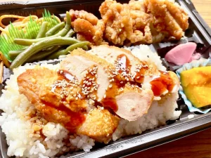 弁当 てりやき重とからあげ